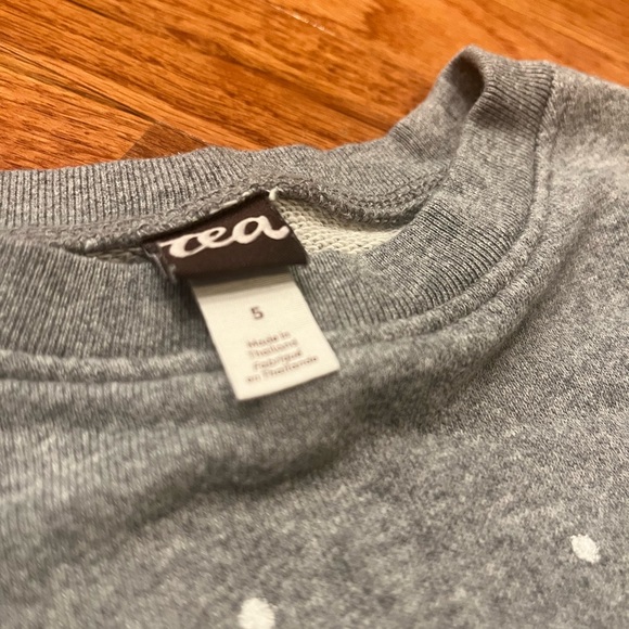 Tea Collection Boys’ Size 5 Gray Sweatshirt with Forest Design - Picture 3 of 5